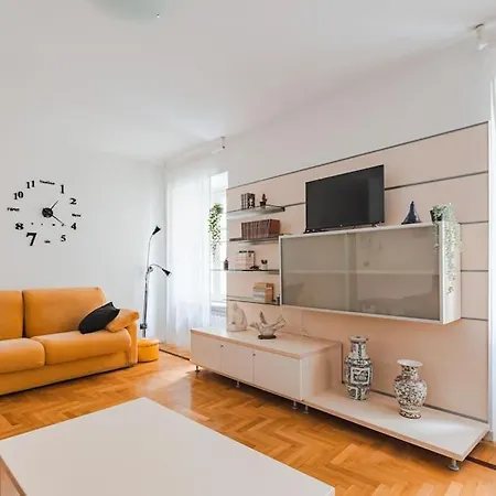 Piazza Unita Apartment *